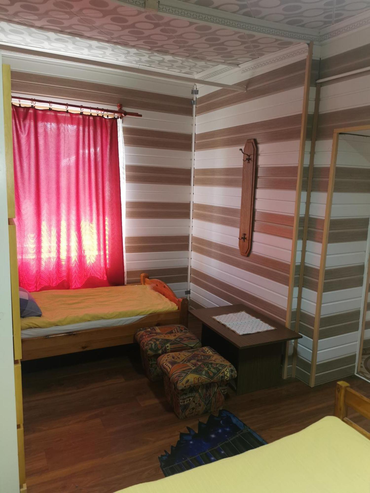 Edit Vendeghaz Tiszaujvaros Bilik gambar